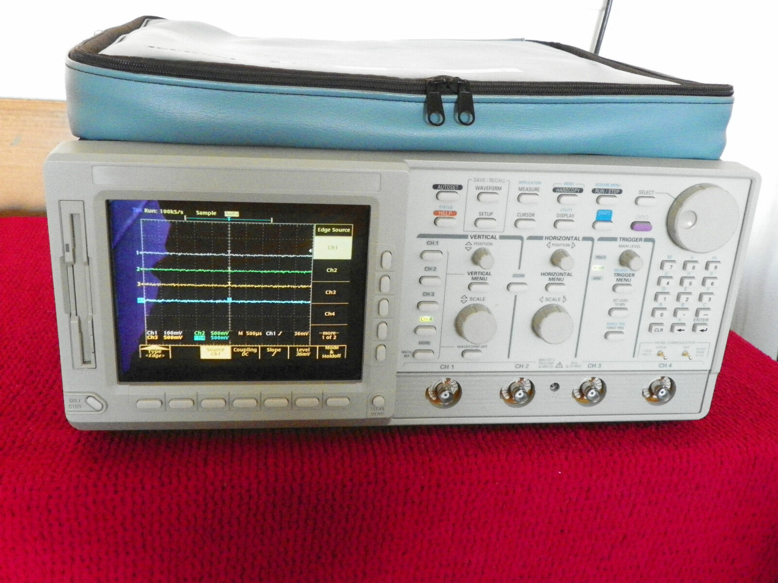 Tektronix TDS784D Opt 13/1F/HD/2C/2F/2M/3C/4C 1GHz 4GS/s Tektronix TDS784D Opt 13/1F/HD/2C/2F/2M/3C/4C 1GHz 4GS/s